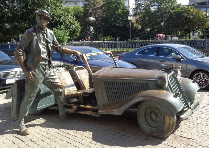 Памятник в Москве